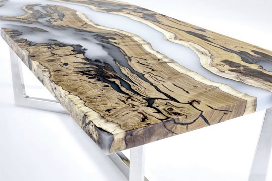 Table resine vert transparent en bois massif noyer